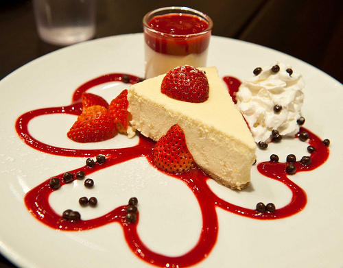 cheesecake-food-heart-strawberry-Favim.com-193386